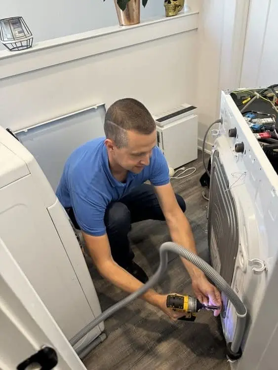 appliance repair technician Austin